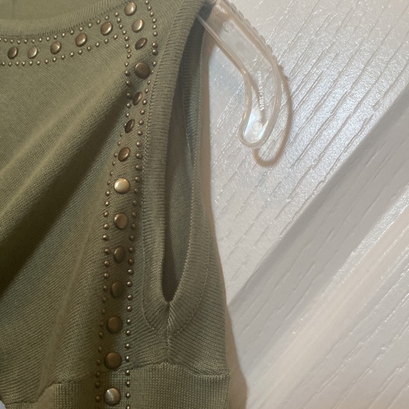 Dress Barn women’s size PXS Cold shoulder long sleeve studded top NWT - Picture 3 of 6